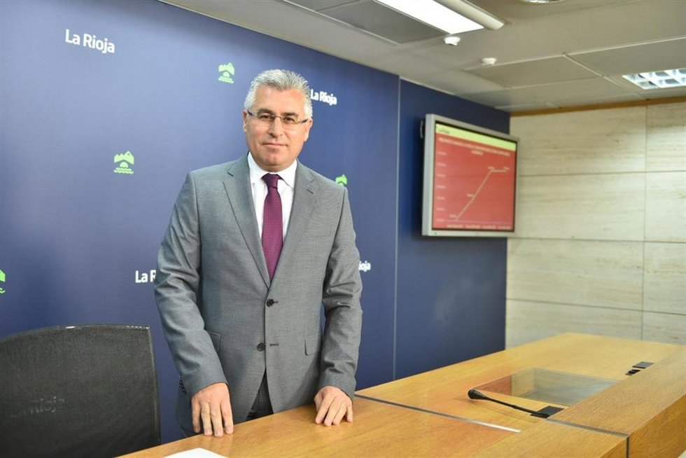El consejero de Desarrollo Autonómico, José Ángel Lacalzada, en la comparecencia de prensa
