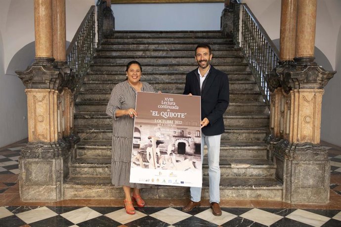 La delegada de Cohesión Social, Consumo y Participación Ciudadana de la Diputación de Córdoba, Dolores Amo, en la presentación de la VIII edición de la lectura continuada de 'El Quijote'.