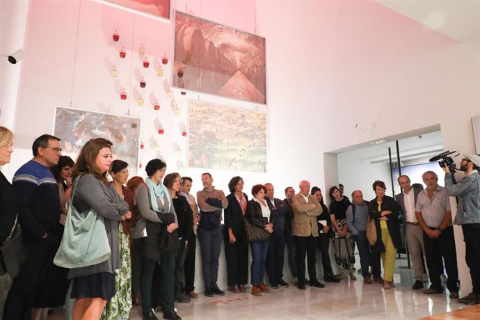Participantes en el acto, en uno de los espacios.