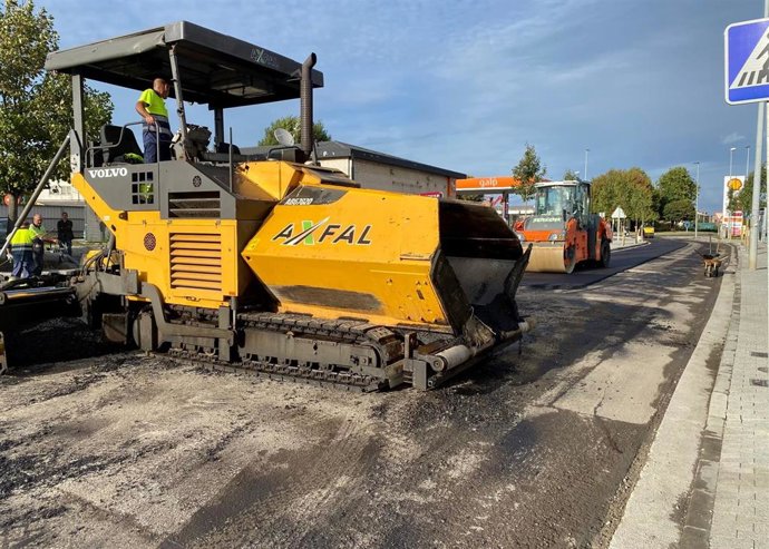 Trabajos de asfaltado en la calle Repuente
