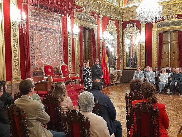La presidenta Chivite y el vicepresidente Remírez durante el acto