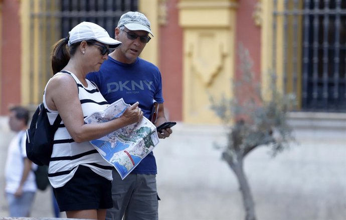 Turistas recorren el Centro Histórico de Málaga.