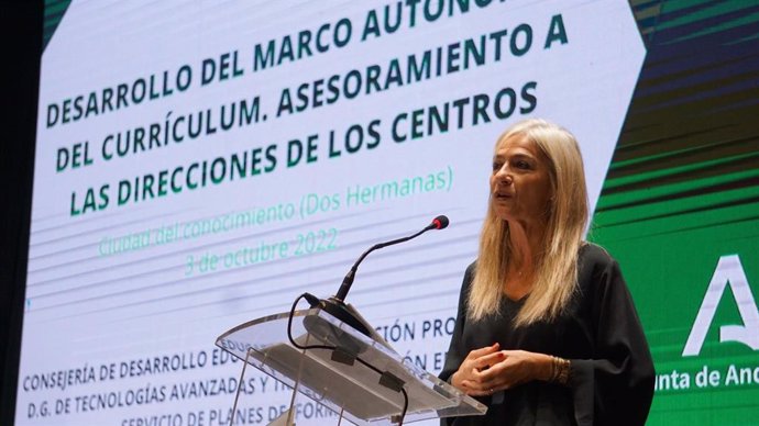 La consejera de Desarrollo Educativo y FP, Patricia del Pozo, inaugura en Dos Hermanas (Sevilla) unas jornadas de formación