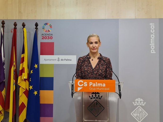 La portavoz de Cs en el Ayuntamiento de Palma, Eva Pomar, en una rueda de prensa. Archivo.