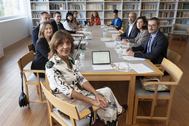 Euskal Herriko Unibertsitatearen eta Osakidetzaren arteko Itunaren Batzorde Mistoak bilera.