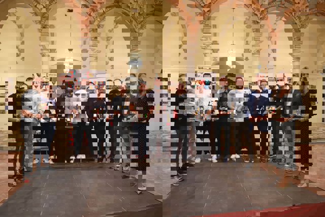 El delegado de Agricultura de la Diputación, Francisco Ángel Sánchez (segundo por la dcha.), junto a los participantes en La vinagreta perfecta