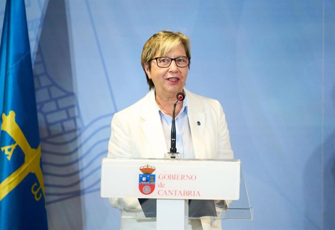 La conselleira do Mar de Galicia, Rosa Quintana Carballo, interviene durante una rueda de prensa tras su reunión en la Consejería de Desarrollo Rural, a 30 de septiembre de 2022, en Santander, Cantabria (España). Los consejeros de Pesca de Galicia, Astu