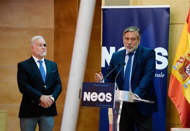 El consejero de Presidencia, Justicia e Interior, Enrique López, en el homenaje que la Asociación NEOS España a víctimas del terrorismo.