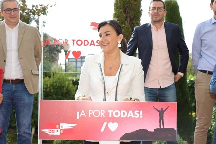 Ana Sánchez atiende a los medios de comunicación tras la reunión con los secretarios de Organización provinciales