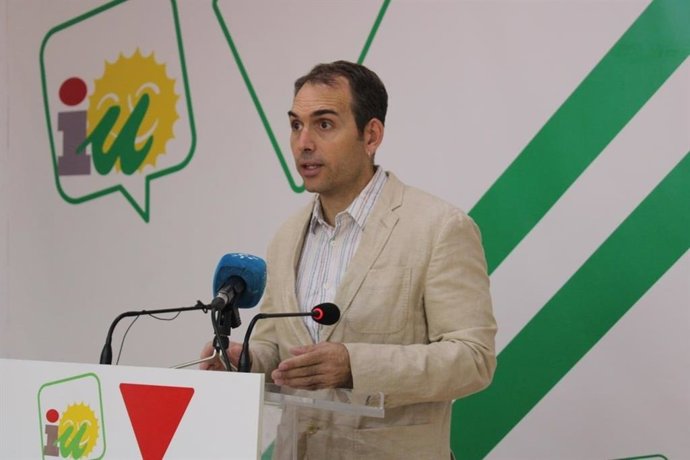 Toni Valero, coordinador general de IU Andalucía, en rueda de prensa