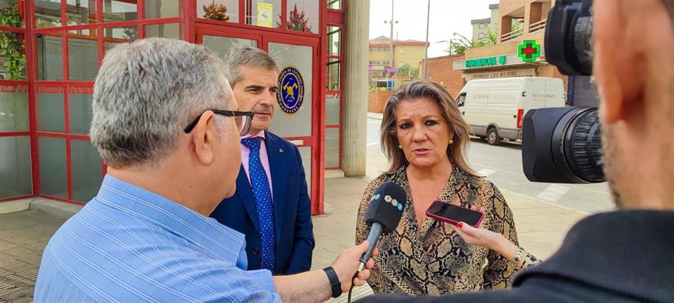César Díaz y Carmen Lidia Reyes, del PP, atienden a los medios