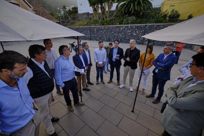 El presidente del Cabildo de Tenerife, Pedro Martín, visita los colectores de aguas residuales del Valle de La Orotava