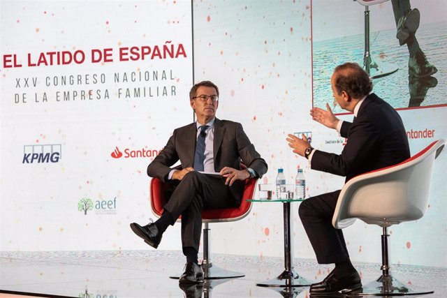 El presidente del PP, Alberto Núñez Feijóo, interviene en la inauguración del XXV Congreso Nacional de la Empresa Familiar, a 3 de octubre de 2022, en Cáceres, Extremadura (España)
