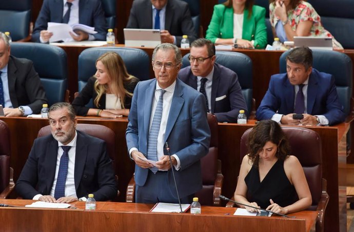 El consejero de Educación y Universidades de la Comunidad de Madrid, Enrique Ossorio, interviene durante un pleno en la Asamblea de Madrid, a 22 de septiembre de 2022, en Madrid (España).