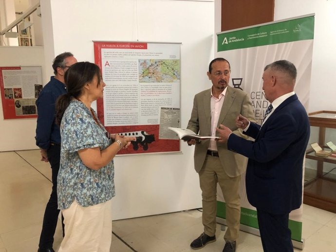 Presentación en Granada de la exposición 'Cuadernos y lugares', dedicada a Manuel Chaves Nogales.