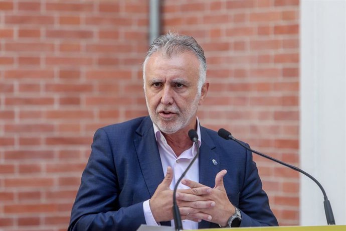 El presidente del Gobierno de Canarias, Ángel Víctor Torres, comparece después de su reunión con el ministro de Inclusión, Seguridad Social y Migraciones, en el Ministerio de Inclusión, Seguridad Social y Migraciones, a 23 de septiembre de 2022, en Madr