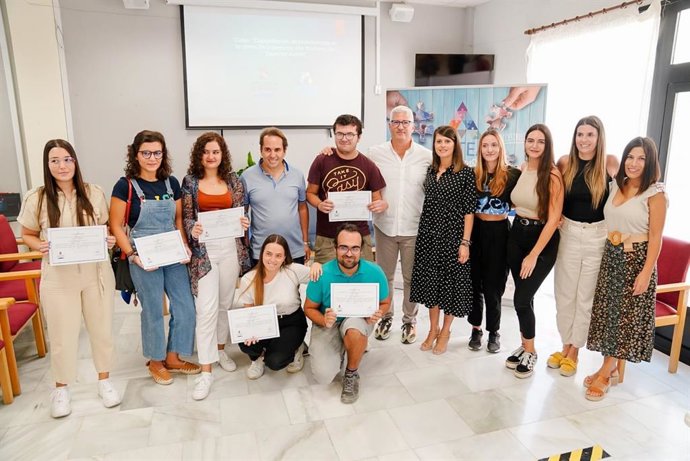 Diputación y Altea forman a desempleados para trabajar con personas con autismo.