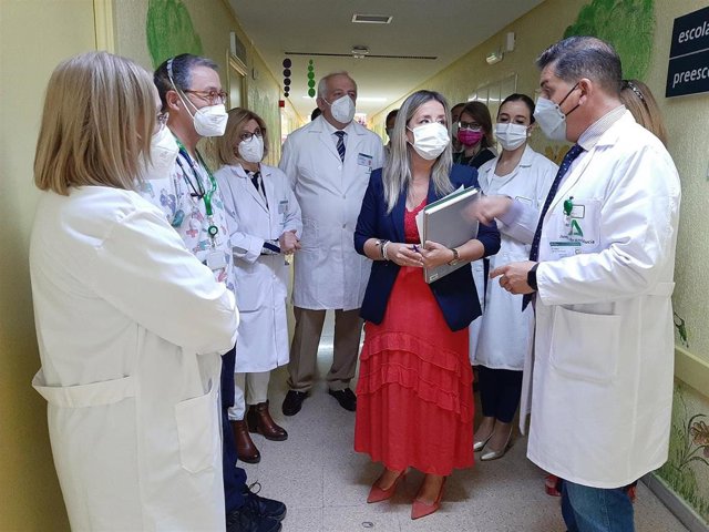 Elena González en su visita al Hospital de Úbeda