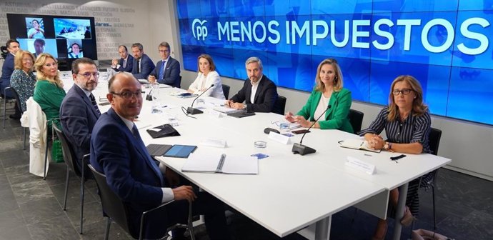 El vicesecretario de Economía del PP, Juan Bravo, reúne al equipo económico del PP en la sede nacional del partido. En Madrid, a 3 de octubre de 2022.