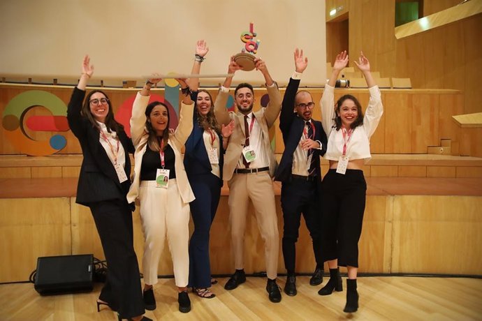 Equipo Aduma, ganador de la X Liga Española de Debate Universitario