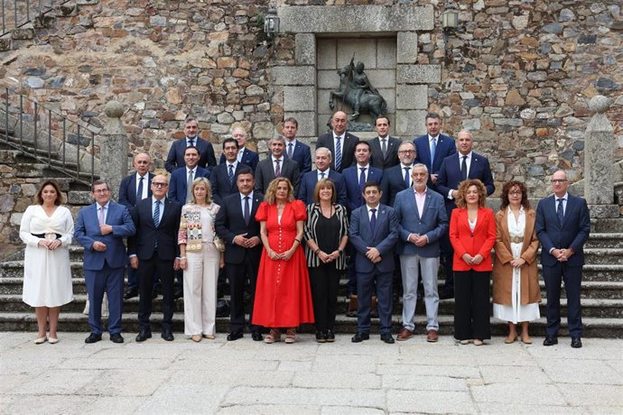 Reunión en Cáceres de la Comisión de Diputaciones Provinciales, Cabildos y Consejos Insulares de la Federación Española de Municipios y Provincias (FEMP)