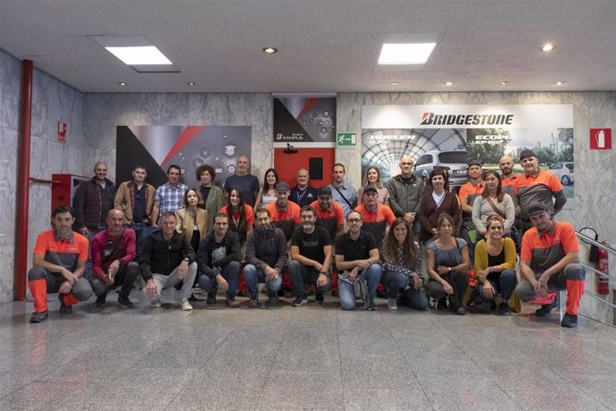 Visita de profesores de FP a Bridgestone para conocer la escuela industrial B-Kanpus de la mano de Cebek