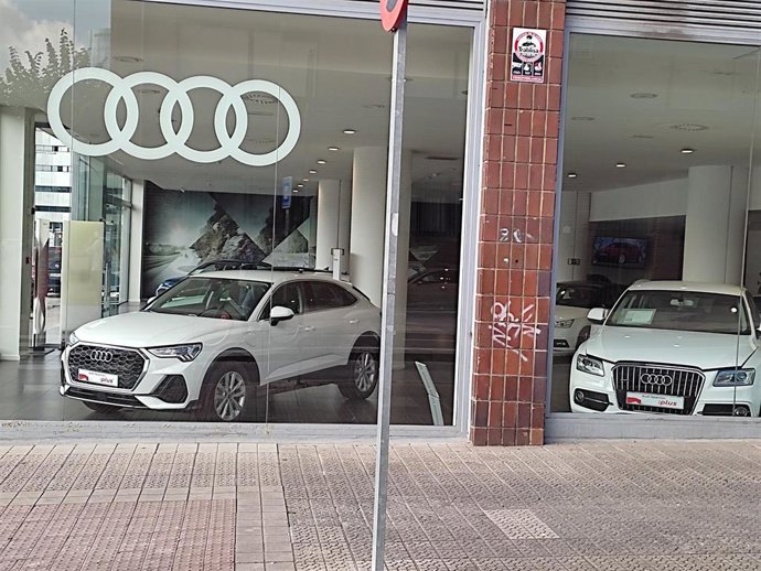Archivo - Concesionario de coches en Bilbao