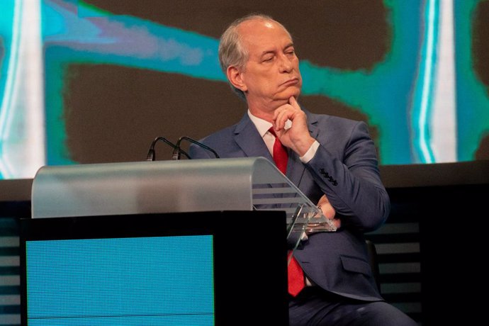 24 September 2022, Brazil, Sao Paulo: Ciro Gomes, presidential candidate from the Democratic Workers' Party (PDT) and former Finance Minister of Brazil, participates in a presidential debate on SBT Television ahead of the Brazilian general election, to 