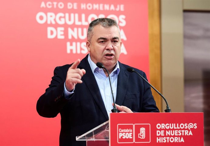 Archivo - El secretario de Organización del PSOE, Santos Cerdán, interviene en un acto, en el Hotel Chiqui, a 7 de mayo de 2022, en Santander, Cantabria (España). El objetivo de este evento es conmemorar el XL Aniversario de la entrada en vigor del Esta