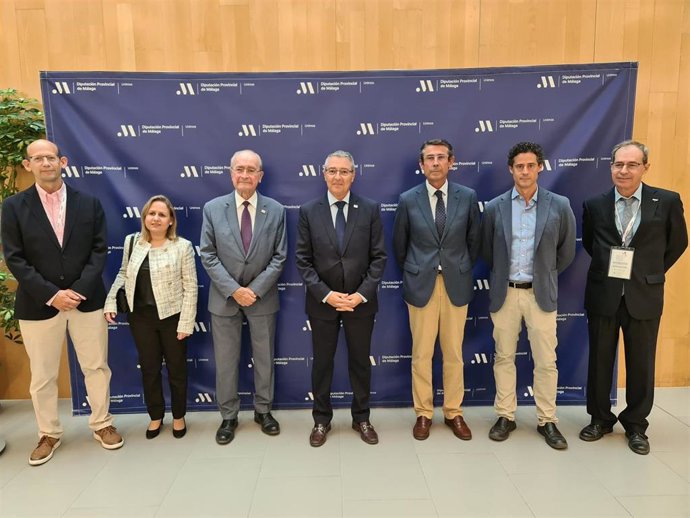 Numerosos representantes públicos, entre ellos Francisco Salado, Francisco de la Torre y Fernando Fernández-Tapia, han acudido a la inauguración de este congreso científico celebrado en la Diputación de Málaga.