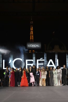 PARIS, FRANCE - OCTOBER 02: (L-R) Jaha Dukureh, Luma Grothe, Aja Naomi King, Katherine Langford, Gemma Chan, Nidhi Sunil, Camille Razat, Soo Joo Park, Cindy Bruna, Leila Bekhti, a model, Andy MacDowell, Eva Longoria, Liya Kebede, Marie Bochet, Bebe Vio,