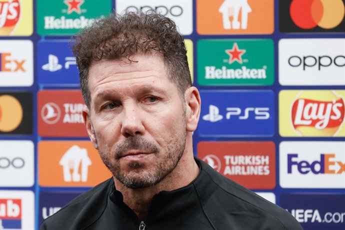 03 October 2022, Belgium, Bruges: Atletico Madrid head coach Diego Simeone attends a press conference ahead of Tuesday's UEFA Champions League Group B soccer match against Club Brugge KV. Photo: Bruno Fahy/BELGA/dpa