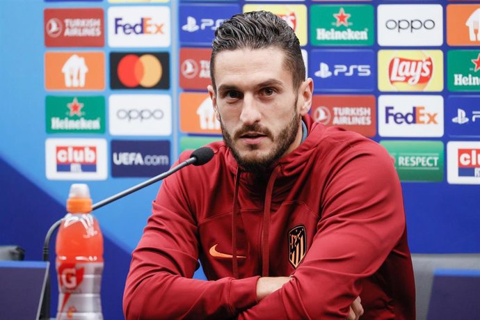 El centrocampista del Atlético de Madrid Koke Resurrección en rueda de prensa en Brujas
