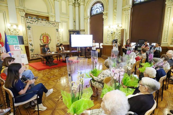 Acto de homenaje del Ayuntamiento de Valladolid a las personas mayores