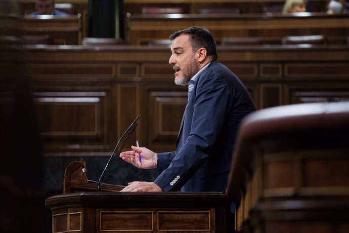 Archivo - El diputado de Cs Juan Ignacio López-Bas interviene en una sesión plenaria, en el Congreso de los Diputados