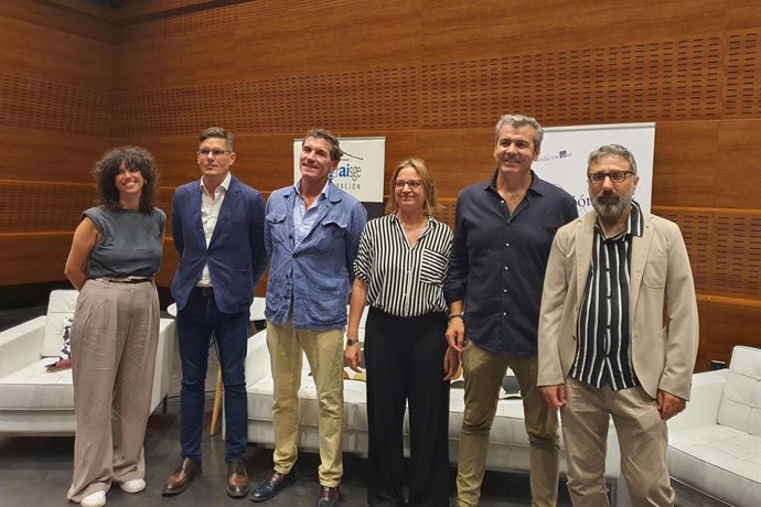 La escena contemporánea vuelve a reunirse en el encuentro 'Hemos vivido por debajo de nuestras posibilidades'