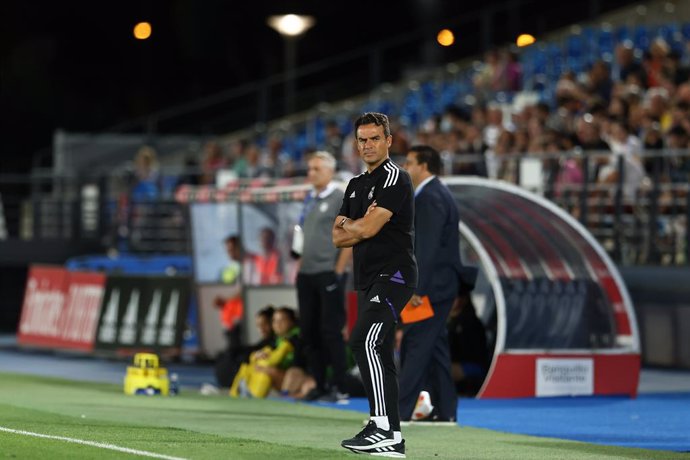 Archivo - Alberto Toril, head coach of Real Madrid, looks on during the football qualifying match of UEFA Womens Champions League, LP Group 4, played between Real Madrid and SK Sturm Graz Damen at Alfredo Di Stefano stadium on August 18, 2022 in Valdeb