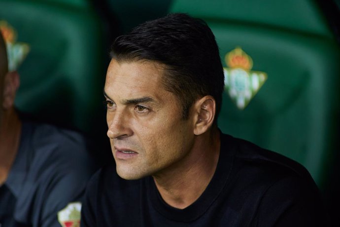 Archivo - Francisco Rodriguez, head coach of Elche CF, looks on during the spanish league, La Liga Santander, football match played between Real Betis and Elche CF at Benito Villamarin stadium on August 15, 2022, in Sevilla, Spain.