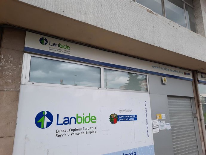 Detenida por utilizar el pasaporte de su hermana gemela para cobrar las ayudas por duplicado