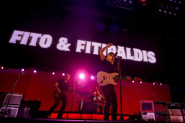 Archivo - Fito Cabrales, cantante de Fito & Fitipaldis durante un concierto en el Wizink Center, a 13 de mayo de 2022, en Madrid (España). 