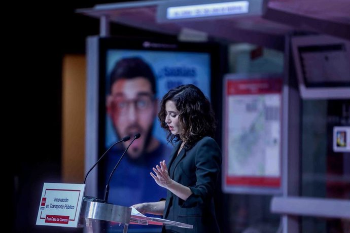 La presidenta de la Comunidad de Madrid, Isabel Díaz Ayuso, interviene durante su visita a una muestra de los sistemas y dispositivos tecnológicos implantados en la red de transporte público, en la Real Casa de Correos, a 29 de septiembre de 2022, en Ma