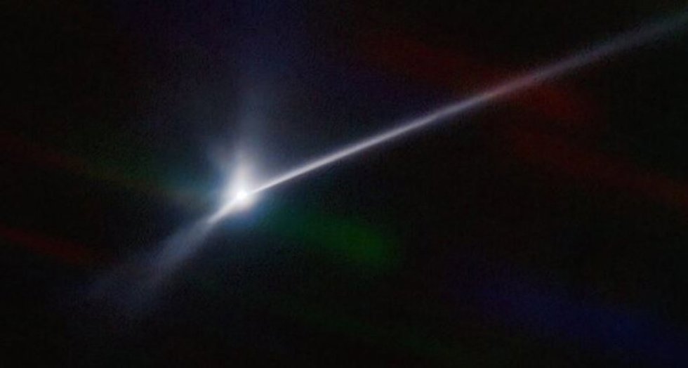 Imagen de la cola de escombros que deja el asteroide Dimorphos tras el impacto de DART