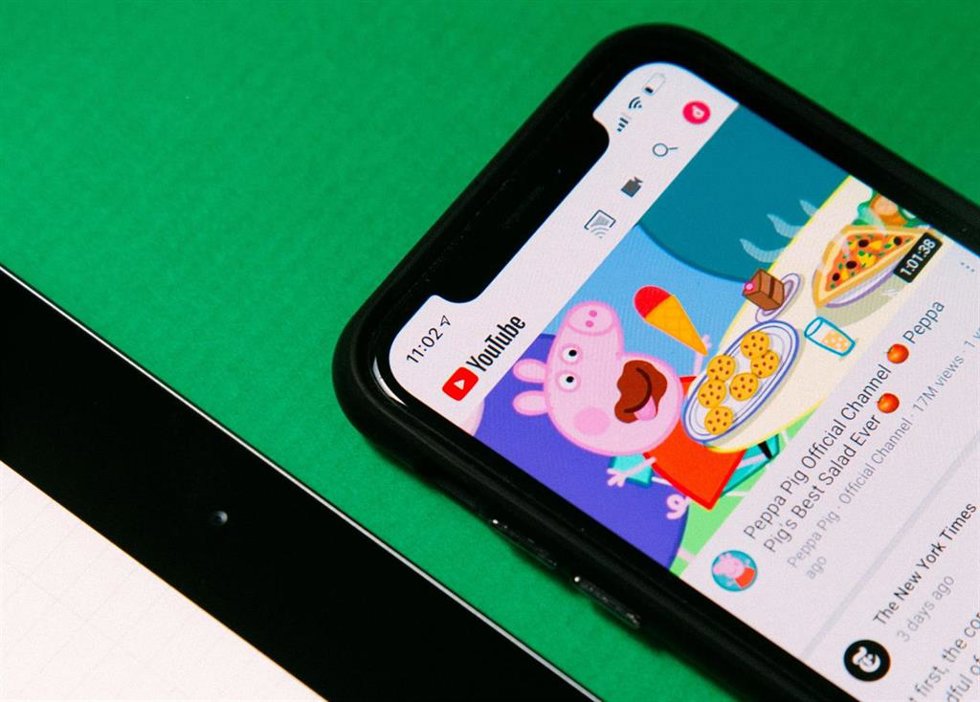 Un 'smartphone' con la aplicación de YouTube