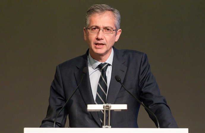 Archivo - El gobernador del Banco de España, Pablo Hernández de Cos, en el Salón de actos de la Fundación Ramón Areces, a 25 de mayo de 2022, en Madrid (España).