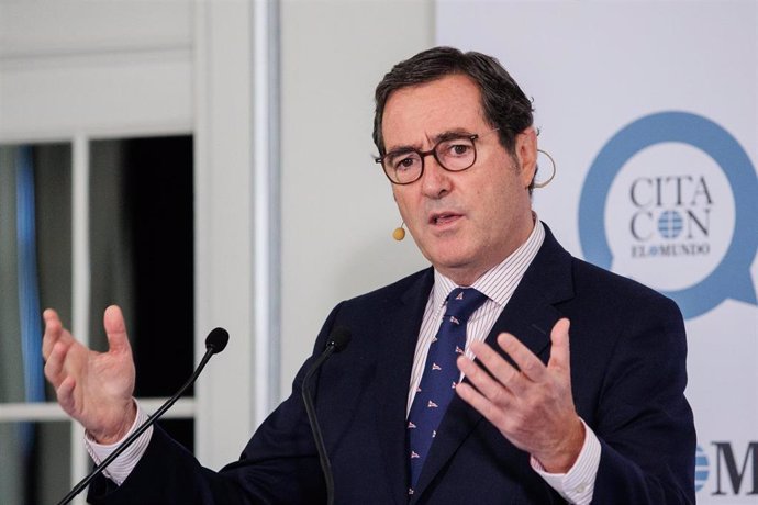 El presidente de la CEOE, Antonio Garamendi, interviene durante el segundo encuentro de El Mundo, en el Hotel Westin Palace, a 4 de octubre de 2022, en Madrid (España). 