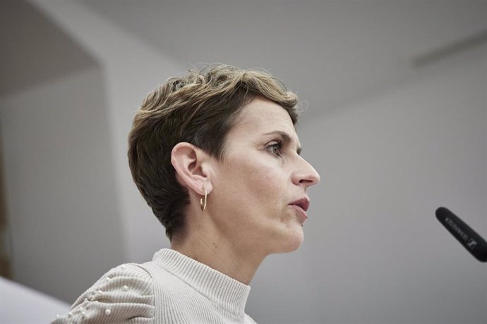 Archivo - La presidenta de Navarra, María Chivite, interviene en una rueda de prensa.