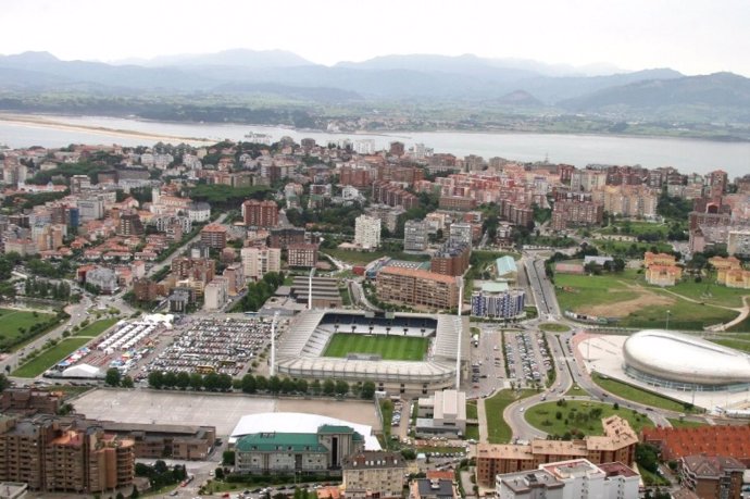 Archivo - Vista aérea del estadio del Racing / Campos de Sport del Sardinero