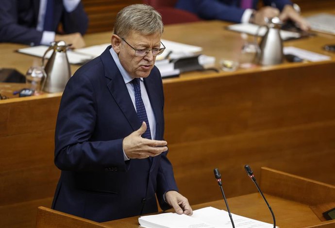 El presidente de la Generalitat Valenciana, Ximo Puig, inicia el debate de política general, en las Cort Valencianes, a 27 de septiembre de 2022, en Valencia, Comunidad Valenciana (España). El debate da inicio al curso político y está marcado por las el
