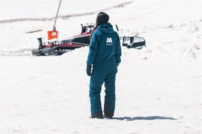 Archivo - Personal de Aramón.