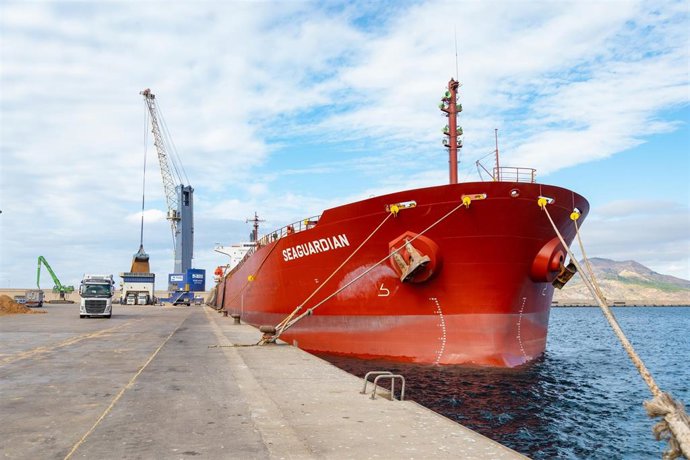 Imagen de un barco en la terminal del Puerto de Cartagena